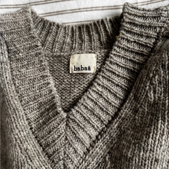 Babaa No 29 V Neck Jumper in Mist Excellent Condition - Picture 2 of 7